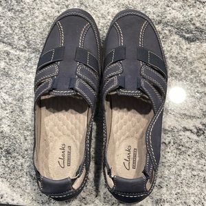 Clarks collection flats. Elastic fit with detailed stitching